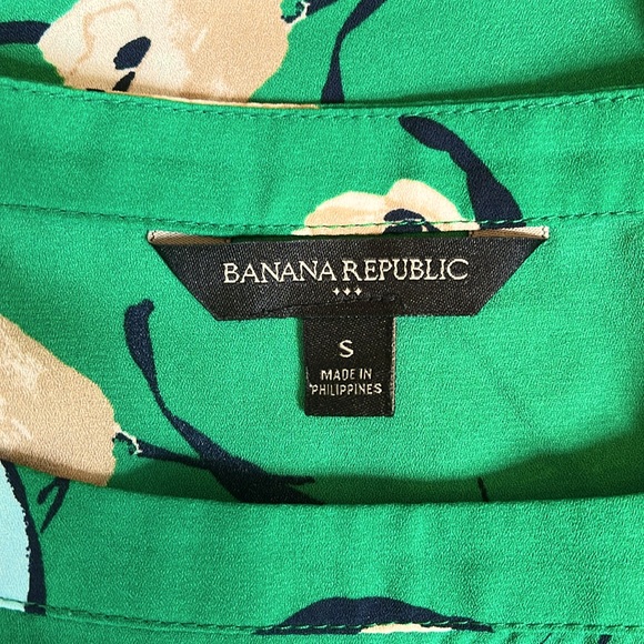 💕 Green Banana Republic Top (S) - Picture 3 of 4